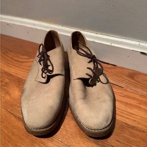 Women’s Tan Lace-Up Shoes